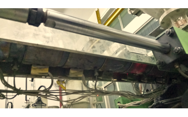 9#注塑機(jī)-勝岳-炮筒燒紅了