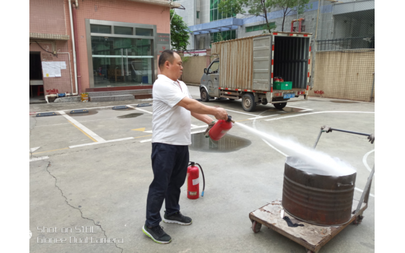 2018-5-9 培訓(xùn)如何使用滅火器-消防演習